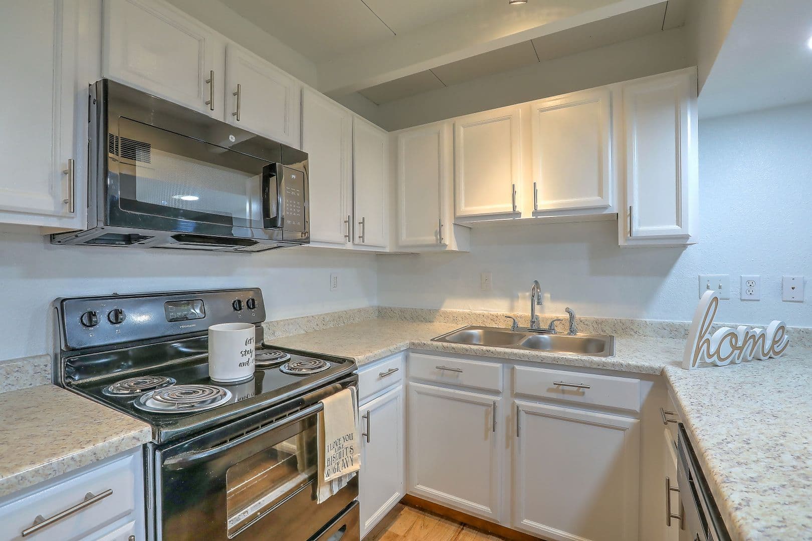 Albuquerque Apartment: 1020 Valencia Drive SE