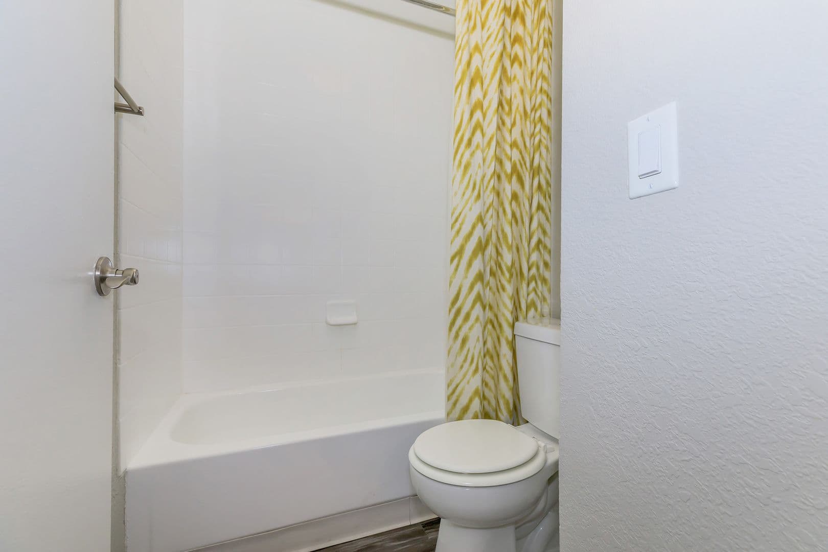 Phoenix Apartment: 4127 E Indian School Rd
