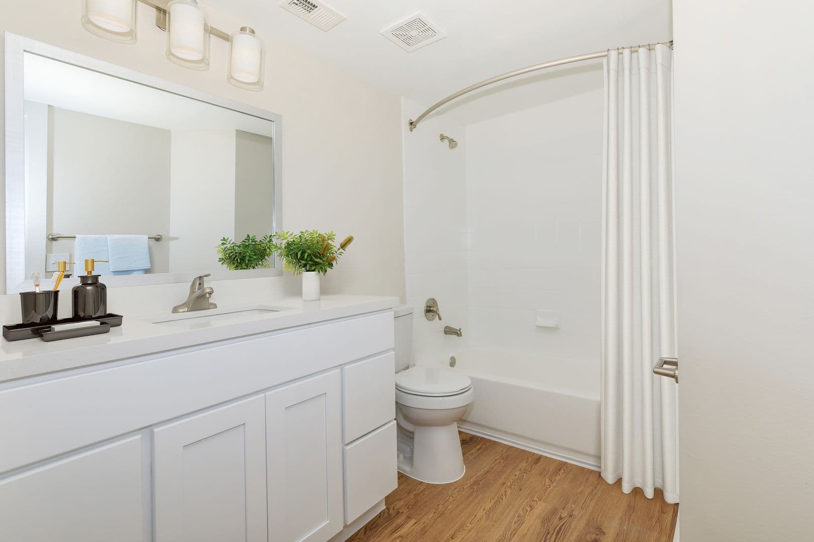 Houston Apartment: 9950 Town Park Drive