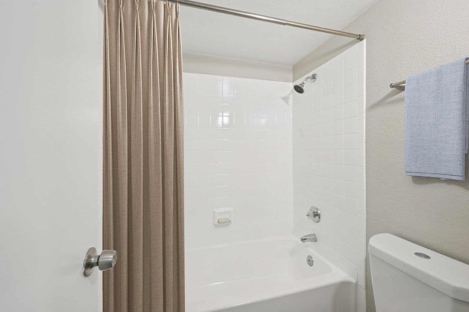 Phoenix Apartment: 17625 N 7th St.