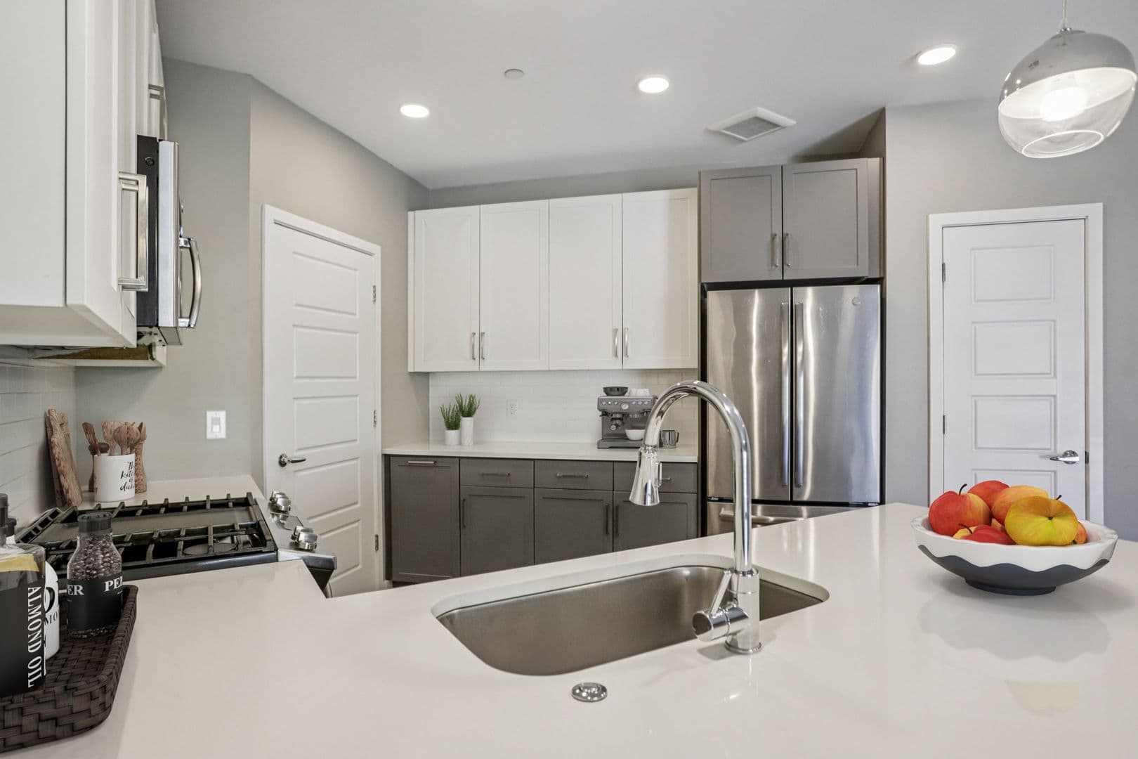 Phoenix Apartment: 777 E Stella Ln.