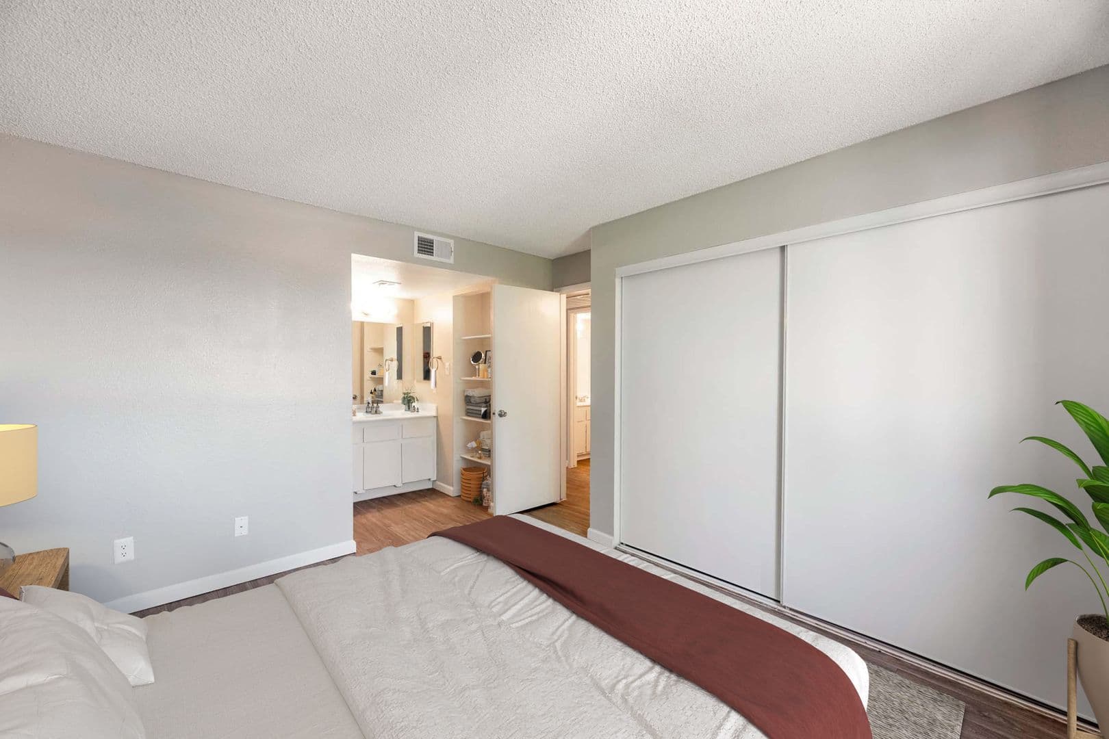 Phoenix Apartment: 2001 W Union Hills Dr.