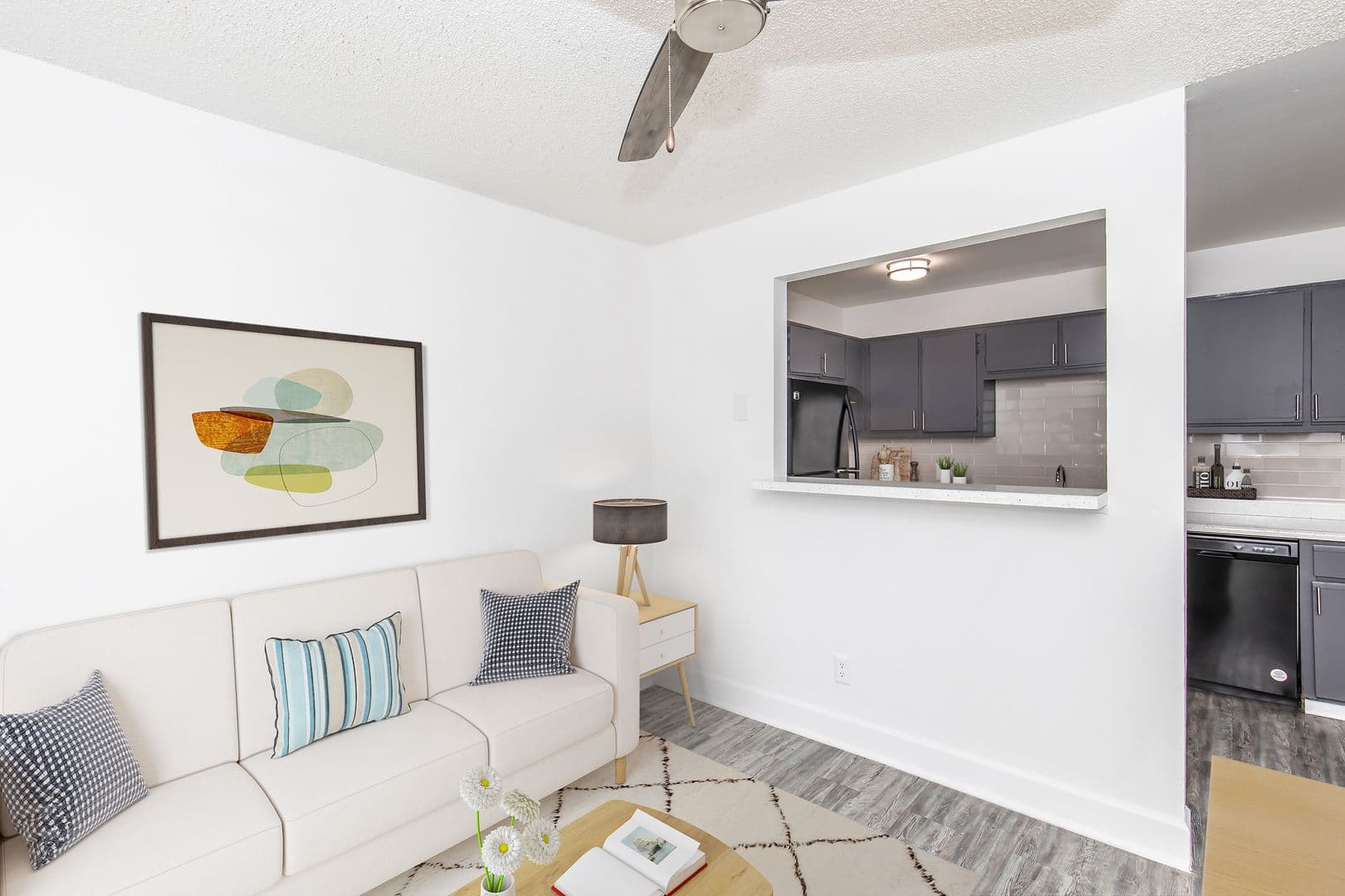 Phoenix Apartment: 40 E Sunland Ave