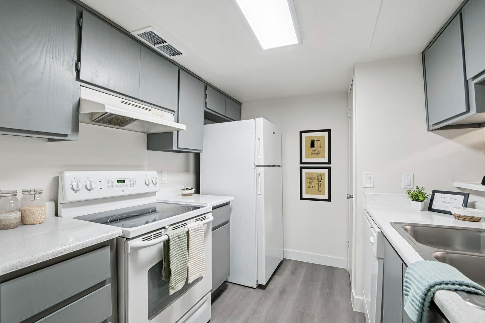 Phoenix Apartment: 1525 E. Cheryl Dr.