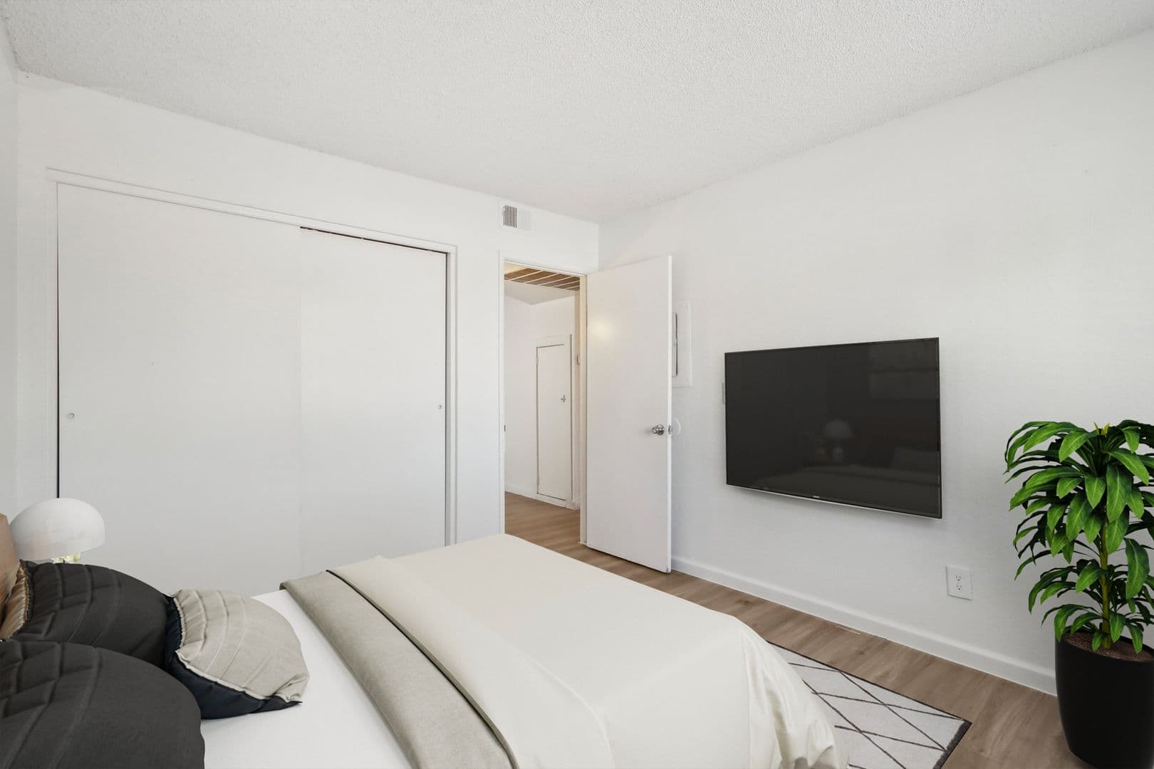 Phoenix Apartment: 15425 N 25th Street