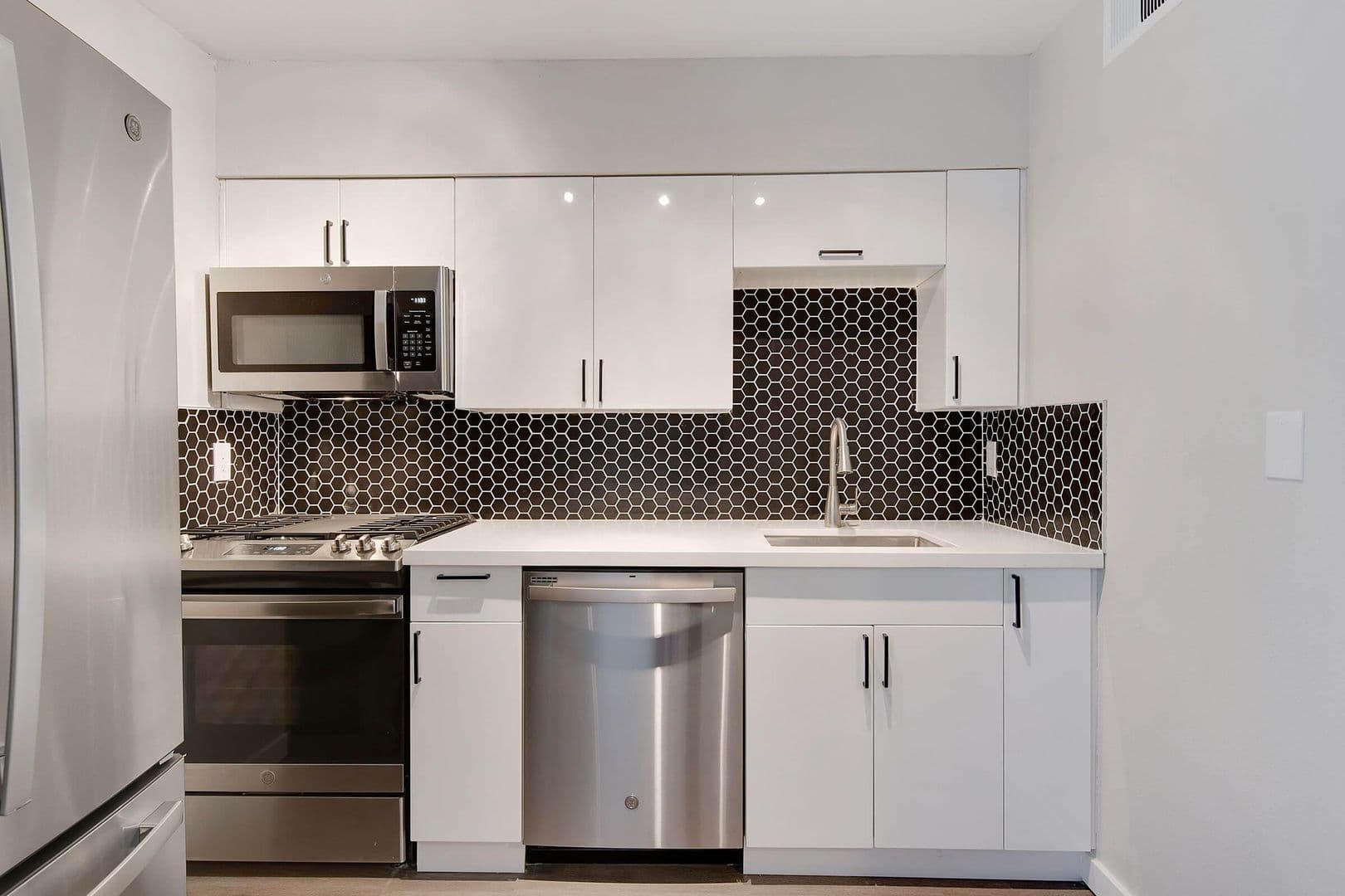 Phoenix Apartment: 6060 N 7th St