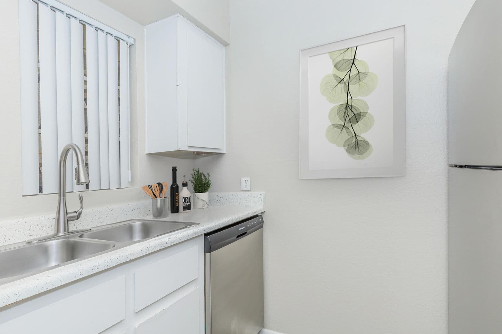 Phoenix Apartment: 2001 W Union Hills Dr.