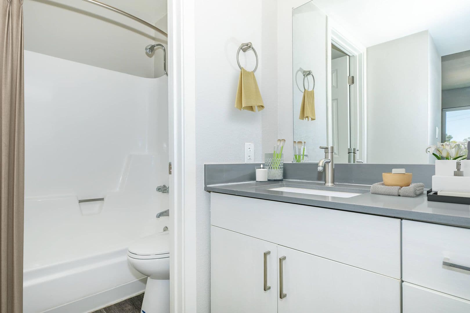 Phoenix Apartment: 2606 N 44th St