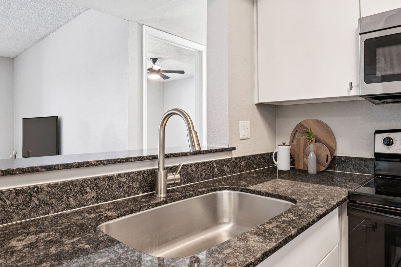 Phoenix Apartment: 4127 E Indian School Rd