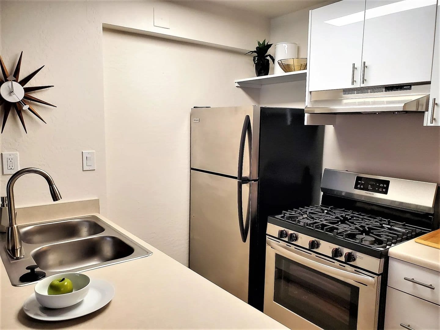 Phoenix Apartment: 1350 E Thomas Rd.