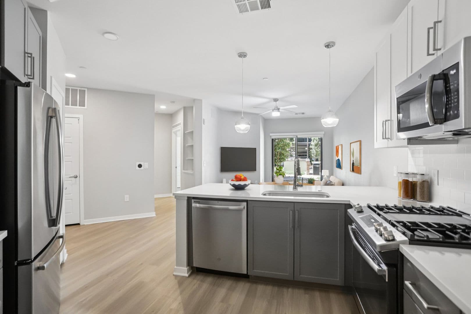 Phoenix Apartment: 777 E Stella Ln.