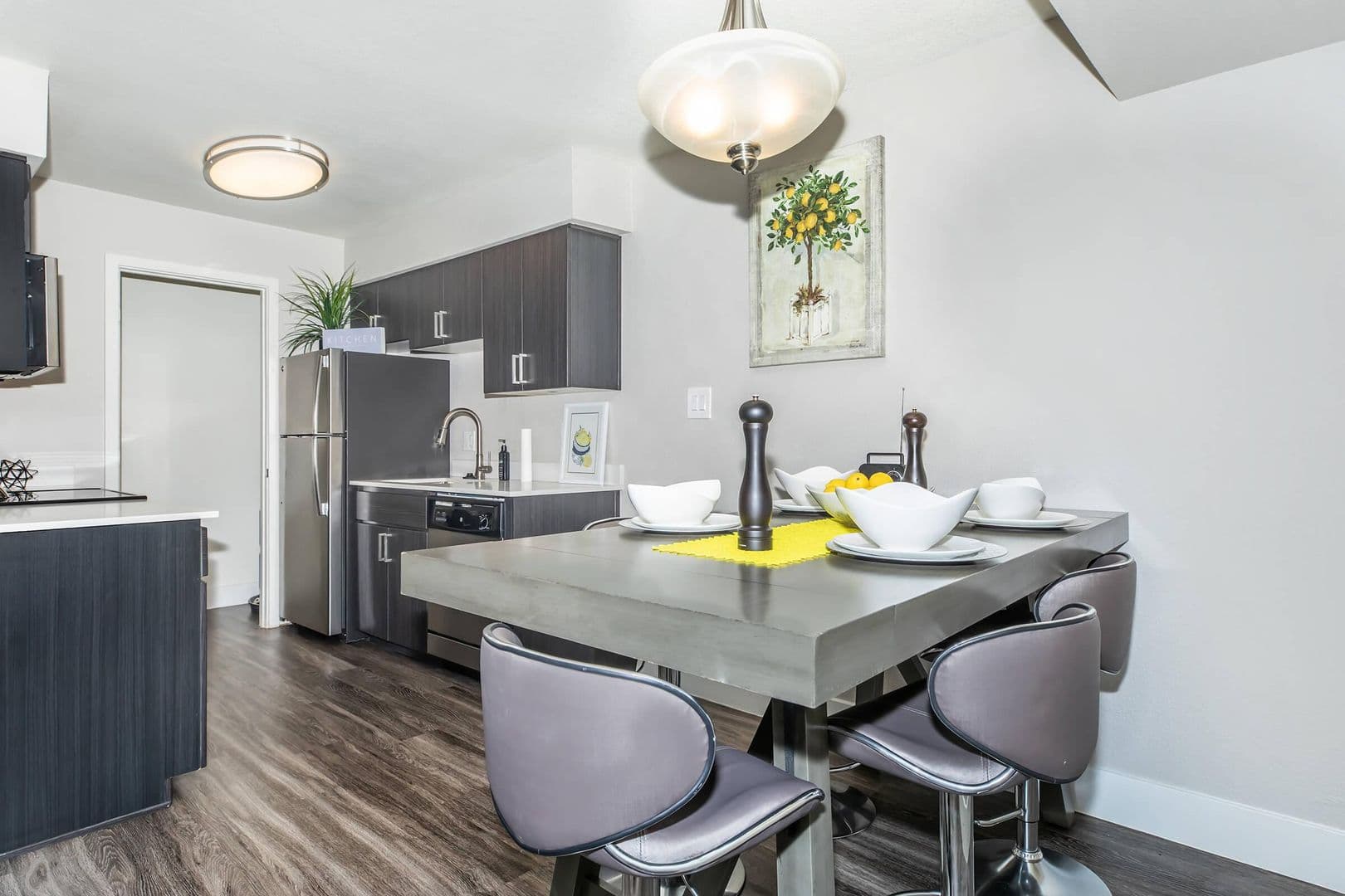 Phoenix Apartment: 2606 N 44th St