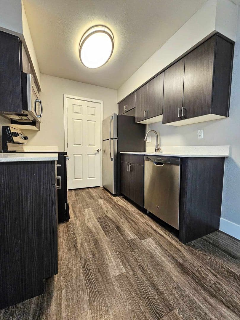 Phoenix Apartment: 2606 N 44th St