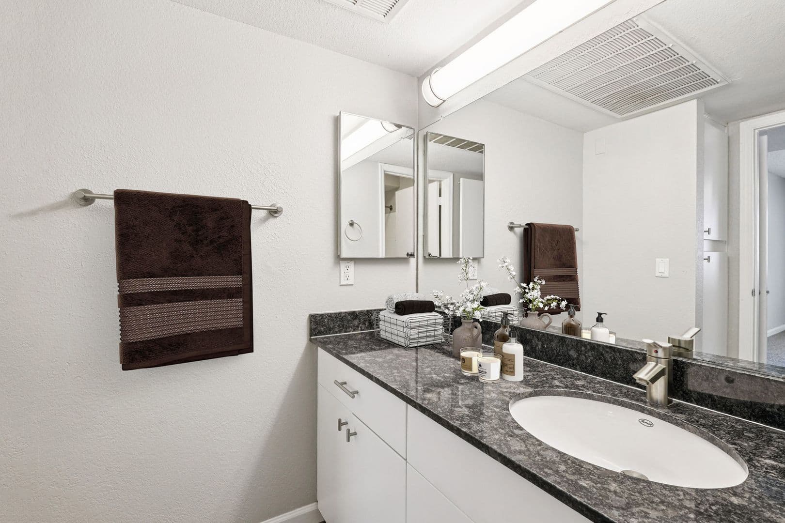 Phoenix Apartment: 4127 E Indian School Rd