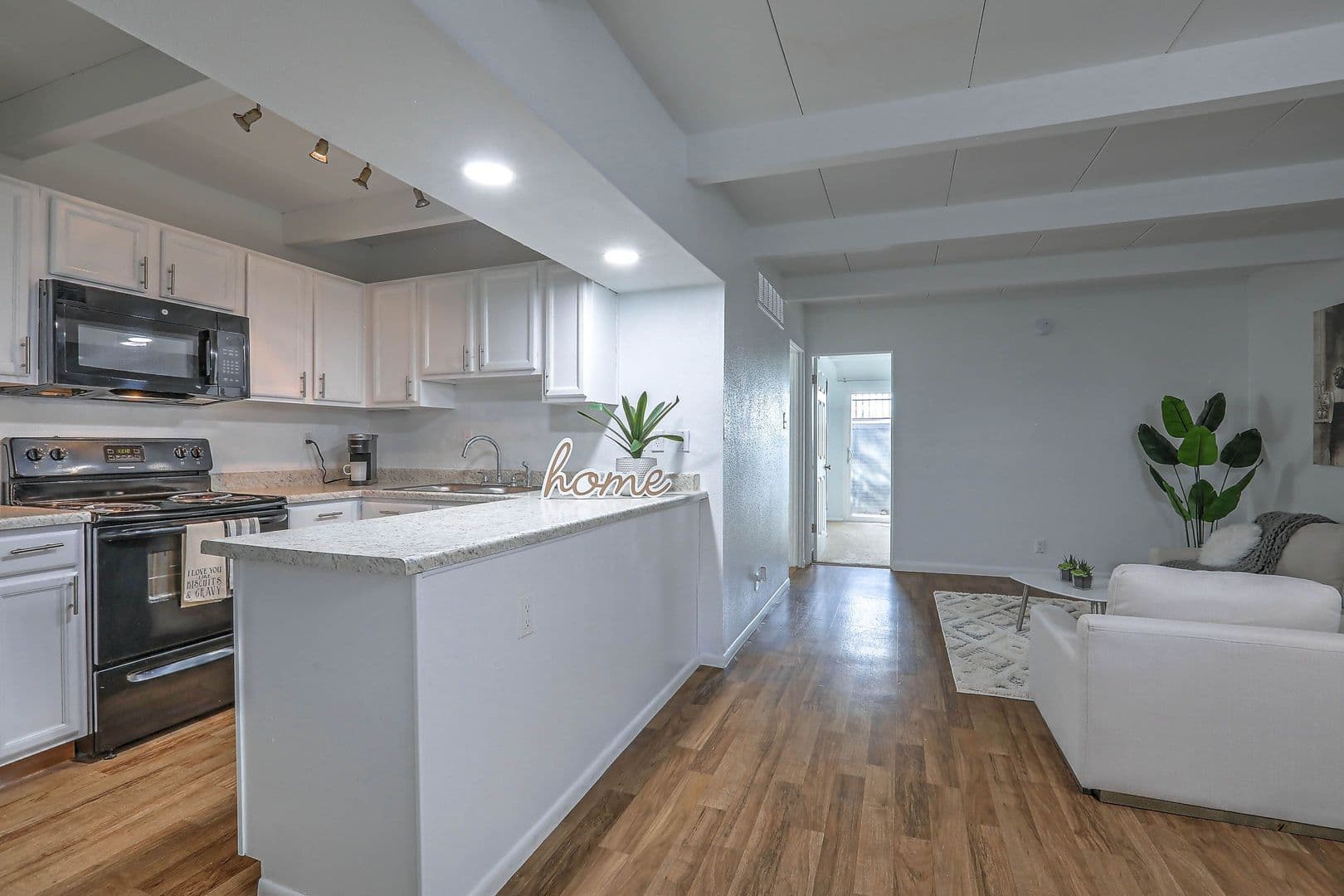 Albuquerque Apartment: 1020 Valencia Drive SE