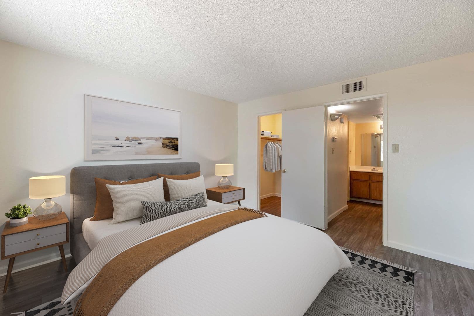 Phoenix Apartment: 2001 W Union Hills Dr.
