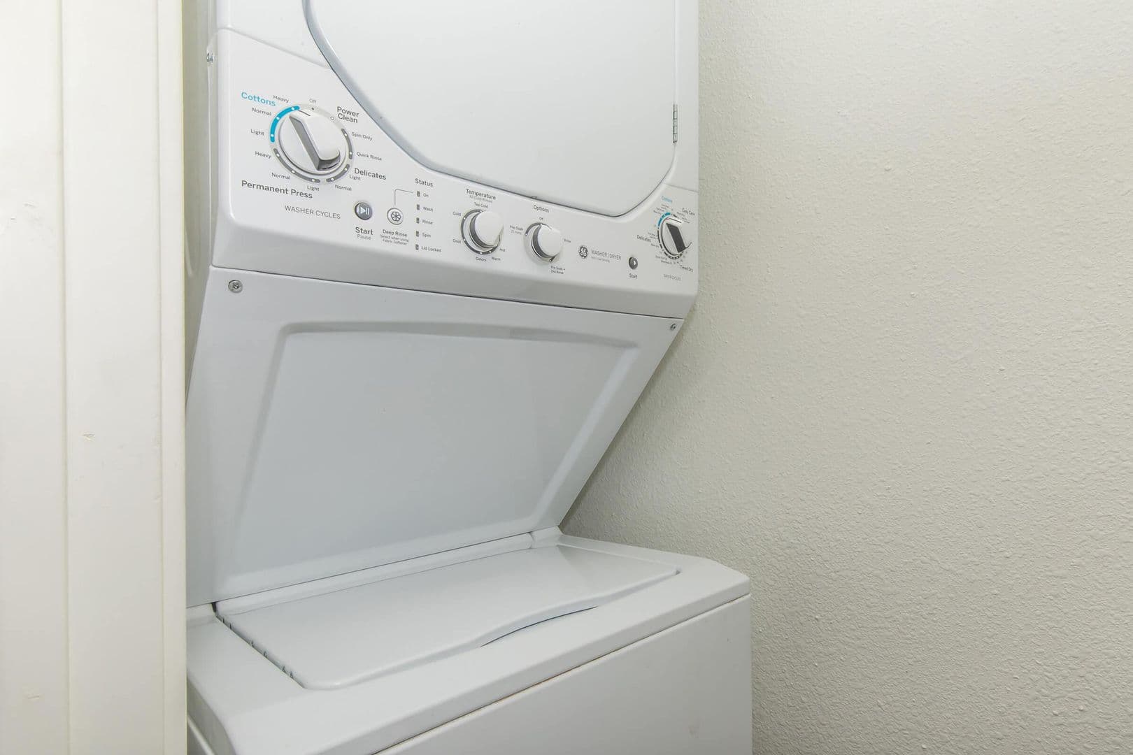 Phoenix Apartment: 2606 N 44th St