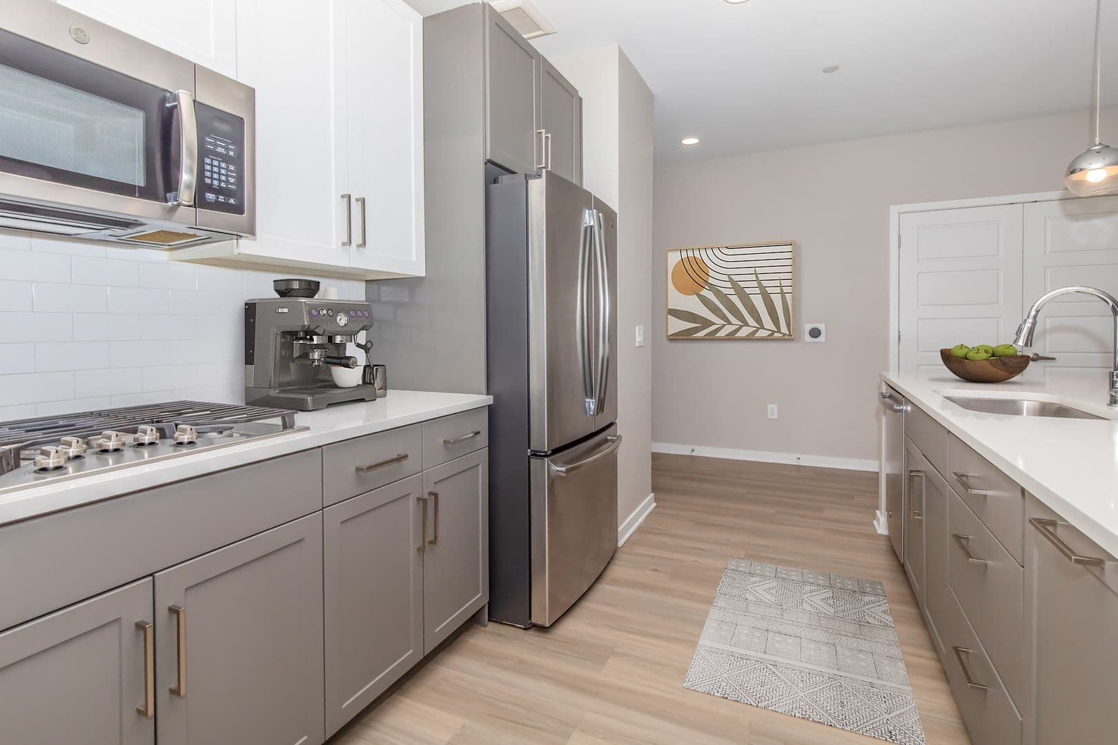 Phoenix Apartment: 777 E Stella Ln.