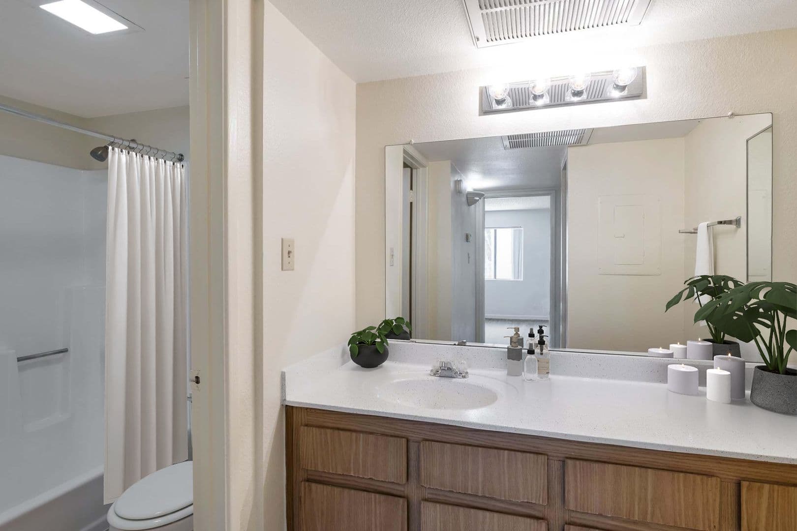 Phoenix Apartment: 2001 W Union Hills Dr.