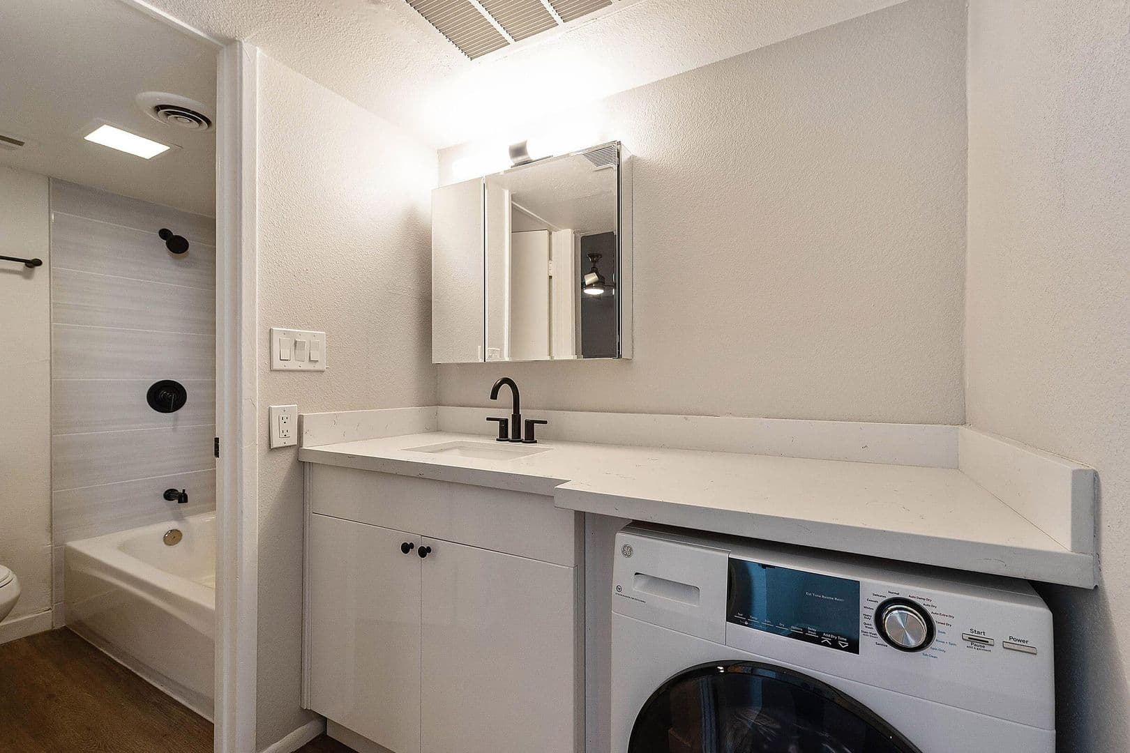 Phoenix Apartment: 6060 N 7th St