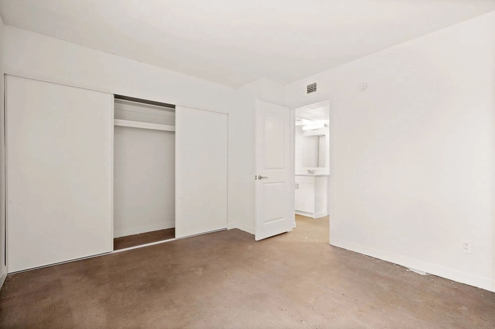 Phoenix Apartment: 1350 E Thomas Rd.