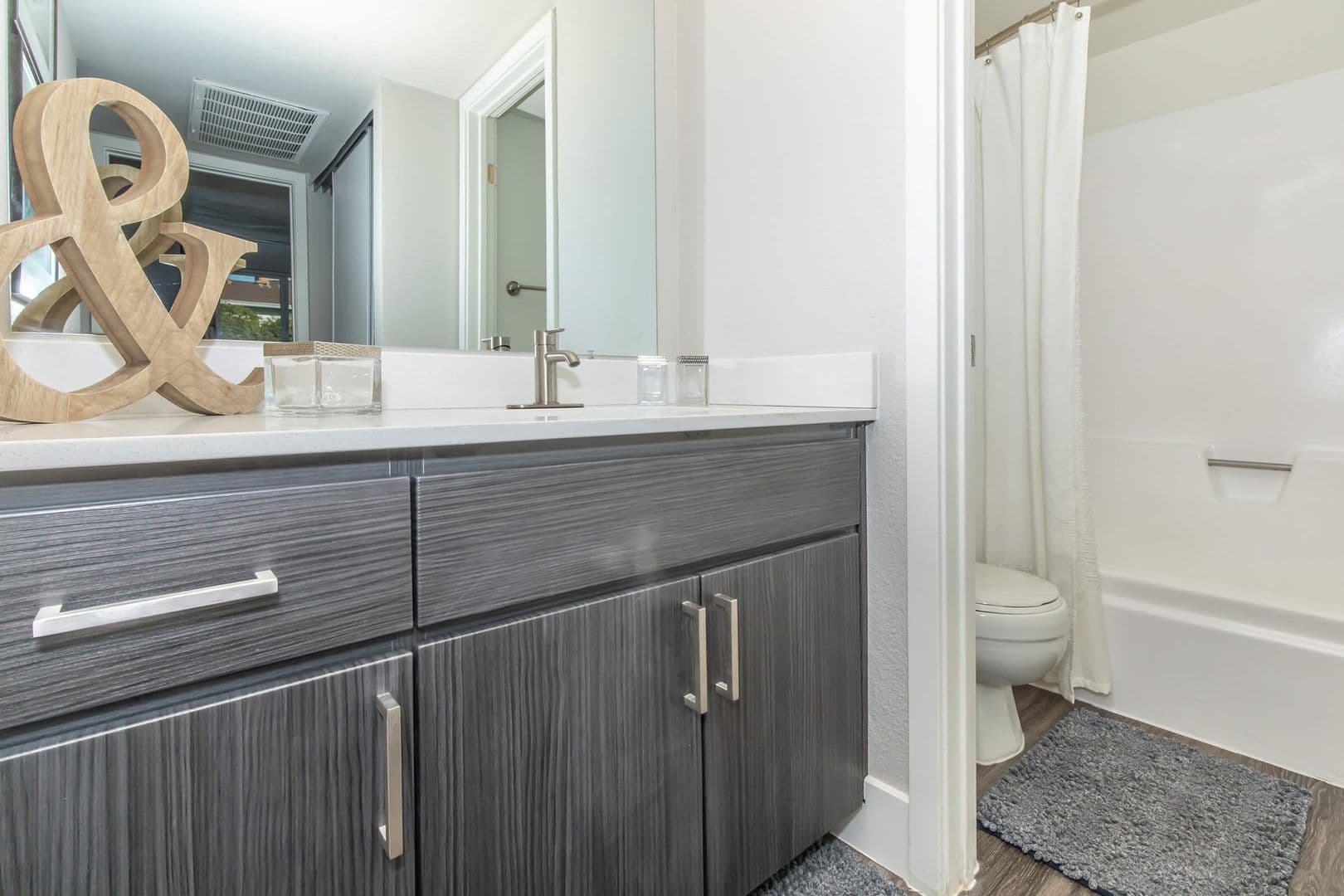 Phoenix Apartment: 2606 N 44th St