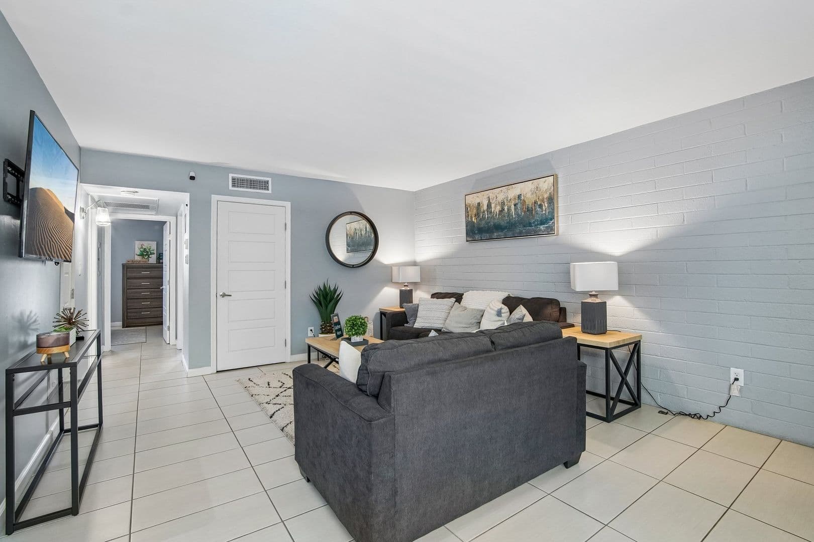 Phoenix Apartment: 1220 N 44th St.