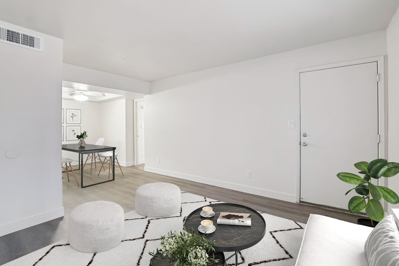 Phoenix Apartment: 1525 E. Cheryl Dr.