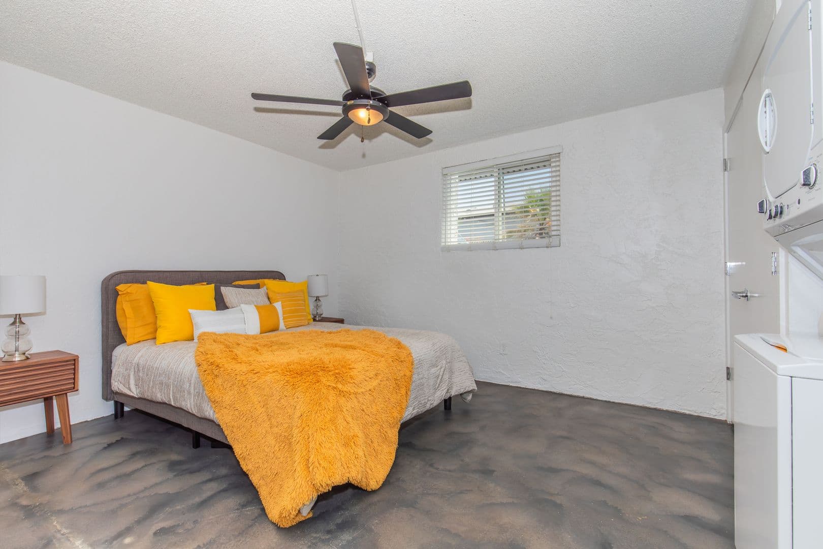 Phoenix Apartment: 3211 E Pinchot Ave