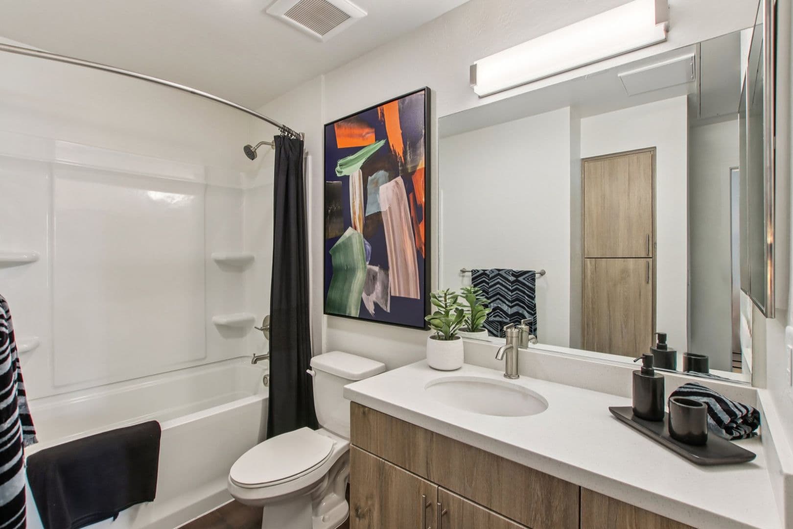 Chandler Apartment: 222 W Boston Street
