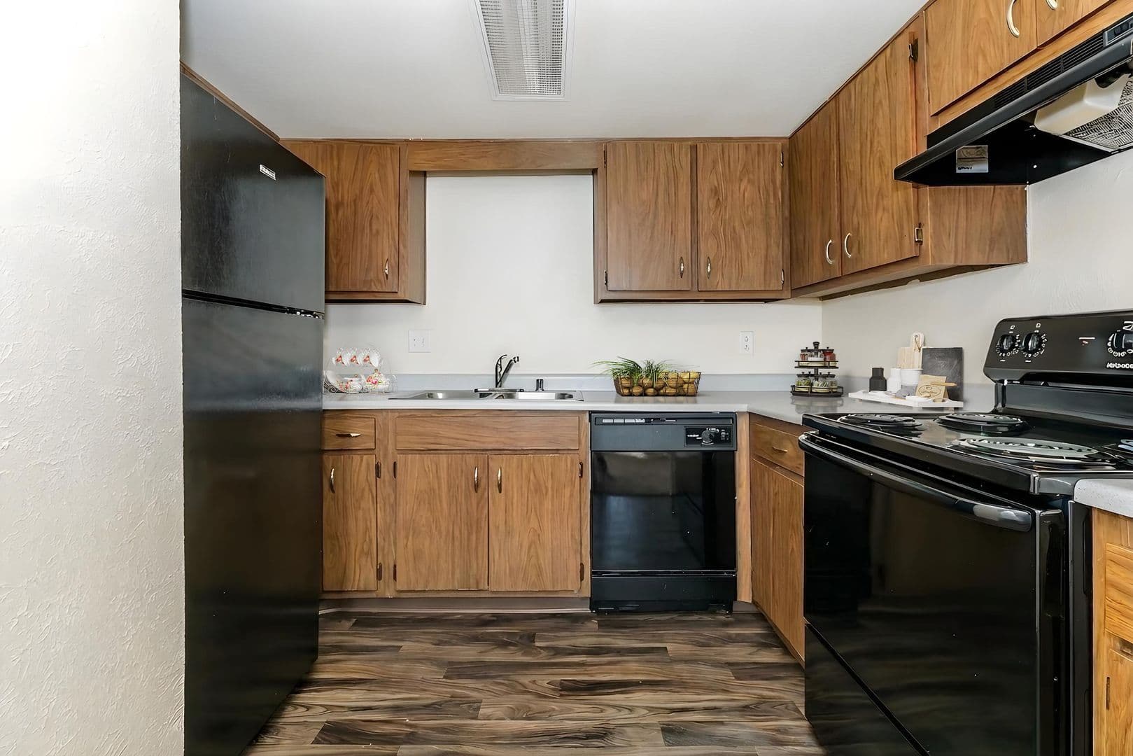 Albuquerque Apartment: 5404 Montgomery Blvd NE