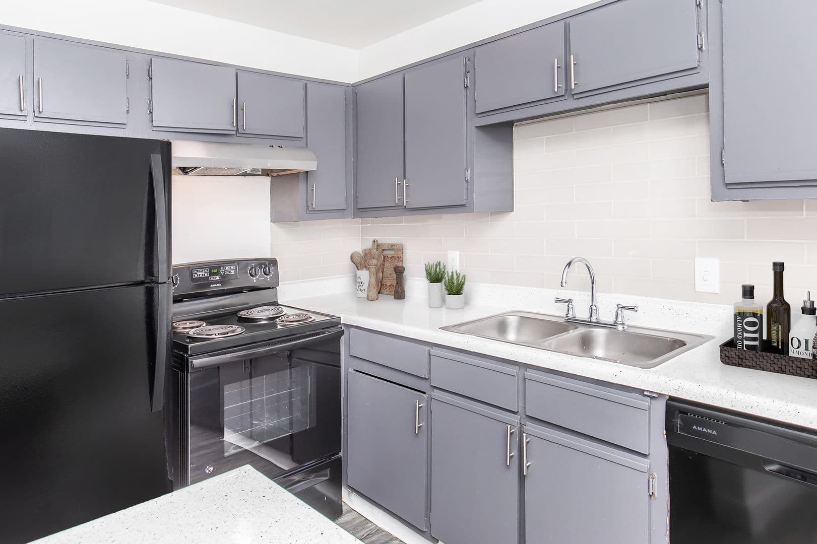 Phoenix Apartment: 40 E Sunland Ave