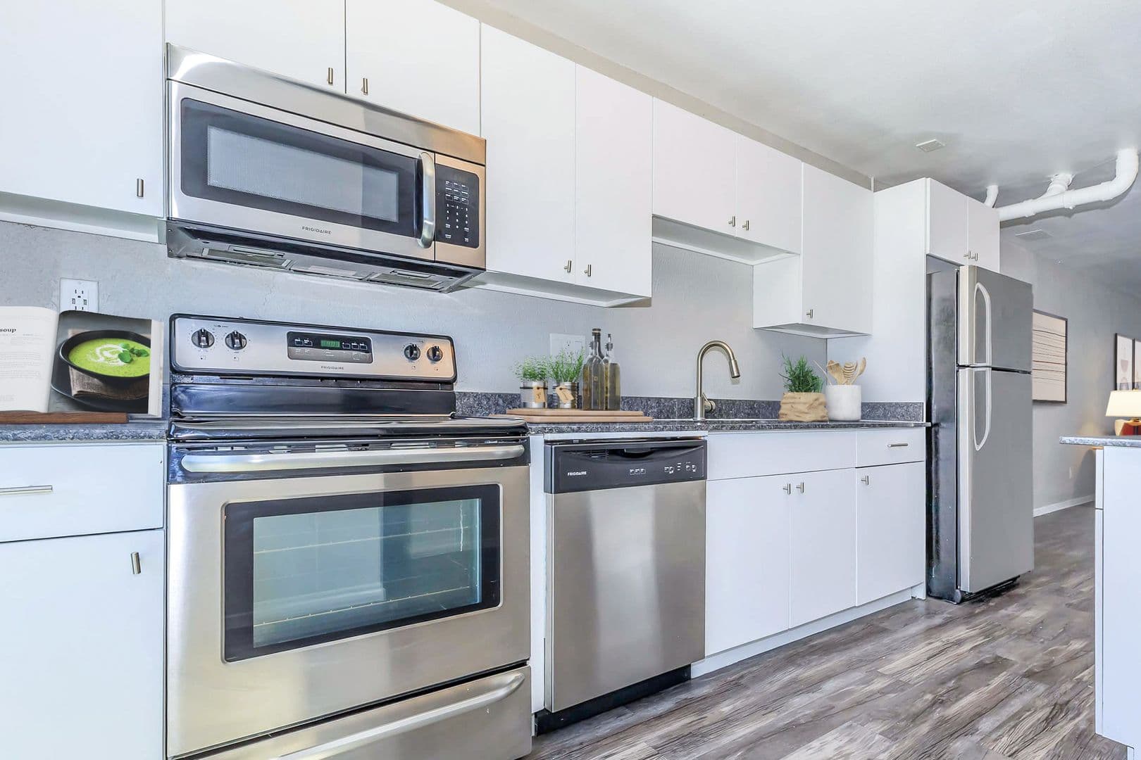 Phoenix Apartment: 4127 E Indian School Rd