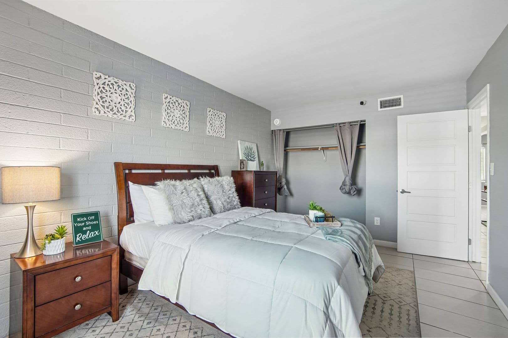 Phoenix Apartment: 1220 N 44th St.