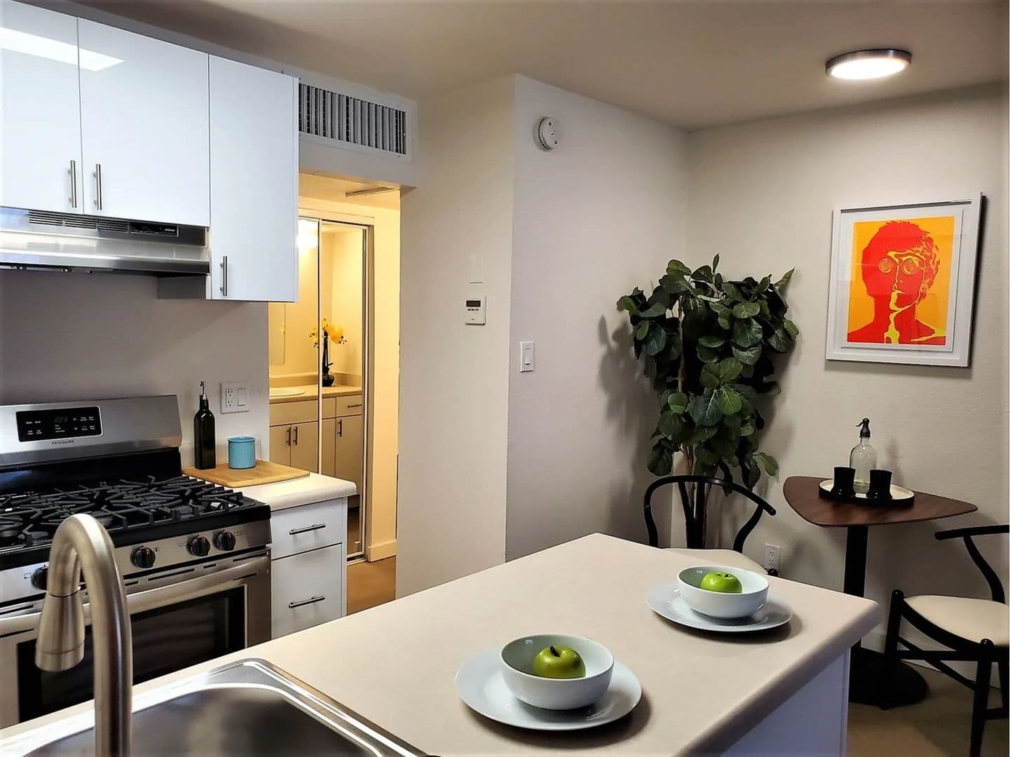Phoenix Apartment: 1350 E Thomas Rd.