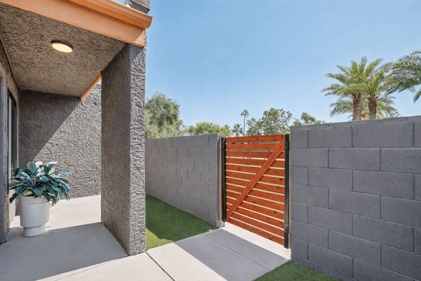 Tempe Apartment: 1532 South Price Road