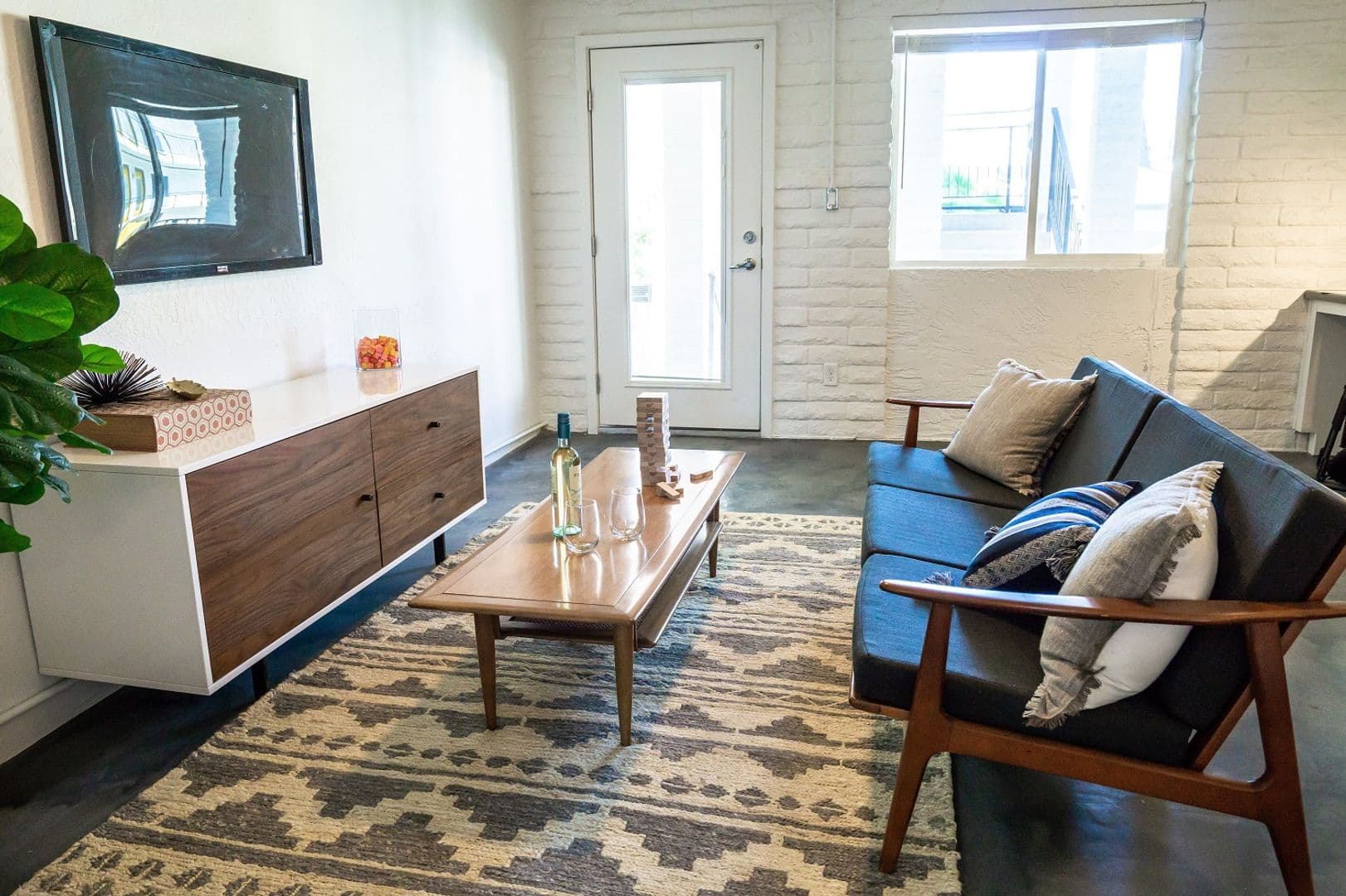 Phoenix Apartment: 3211 E Pinchot Ave