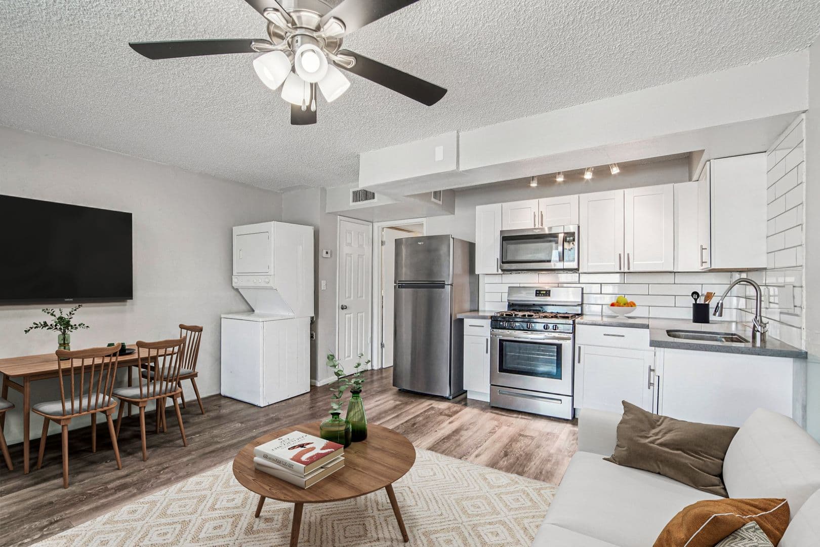 Phoenix Apartment: 2735 E. Thomas Rd.
