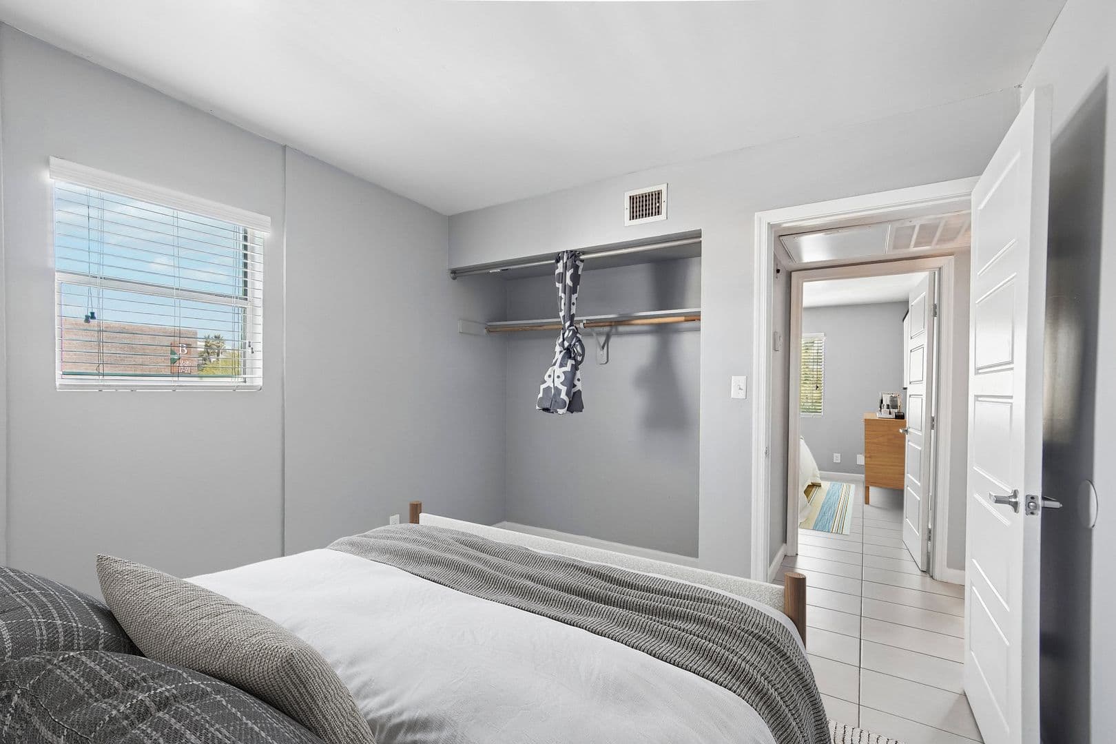 Phoenix Apartment: 1220 N 44th St.