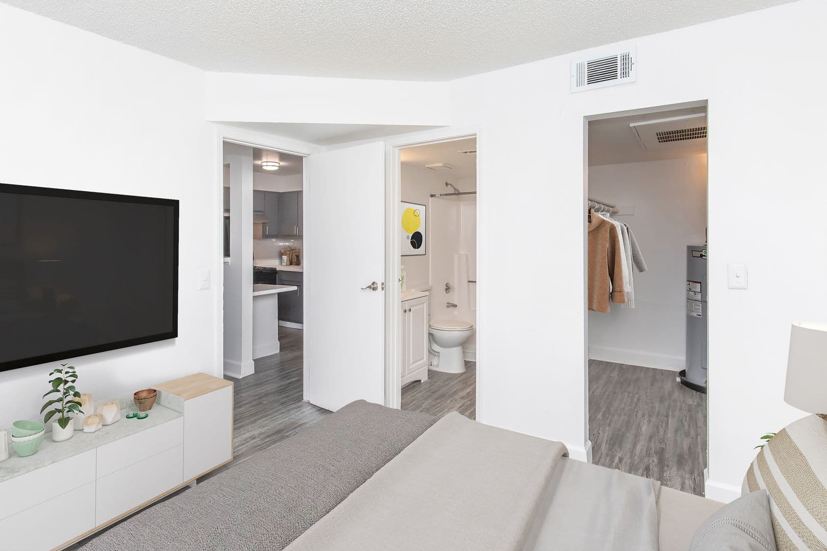 Phoenix Apartment: 40 E Sunland Ave