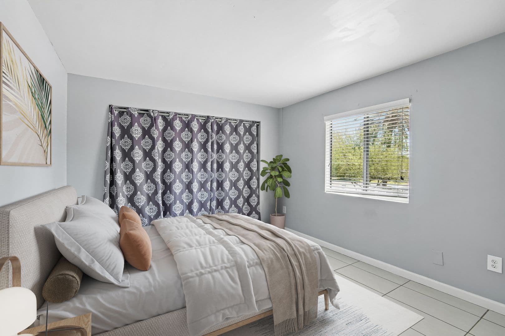 Phoenix Apartment: 1220 N 44th St.