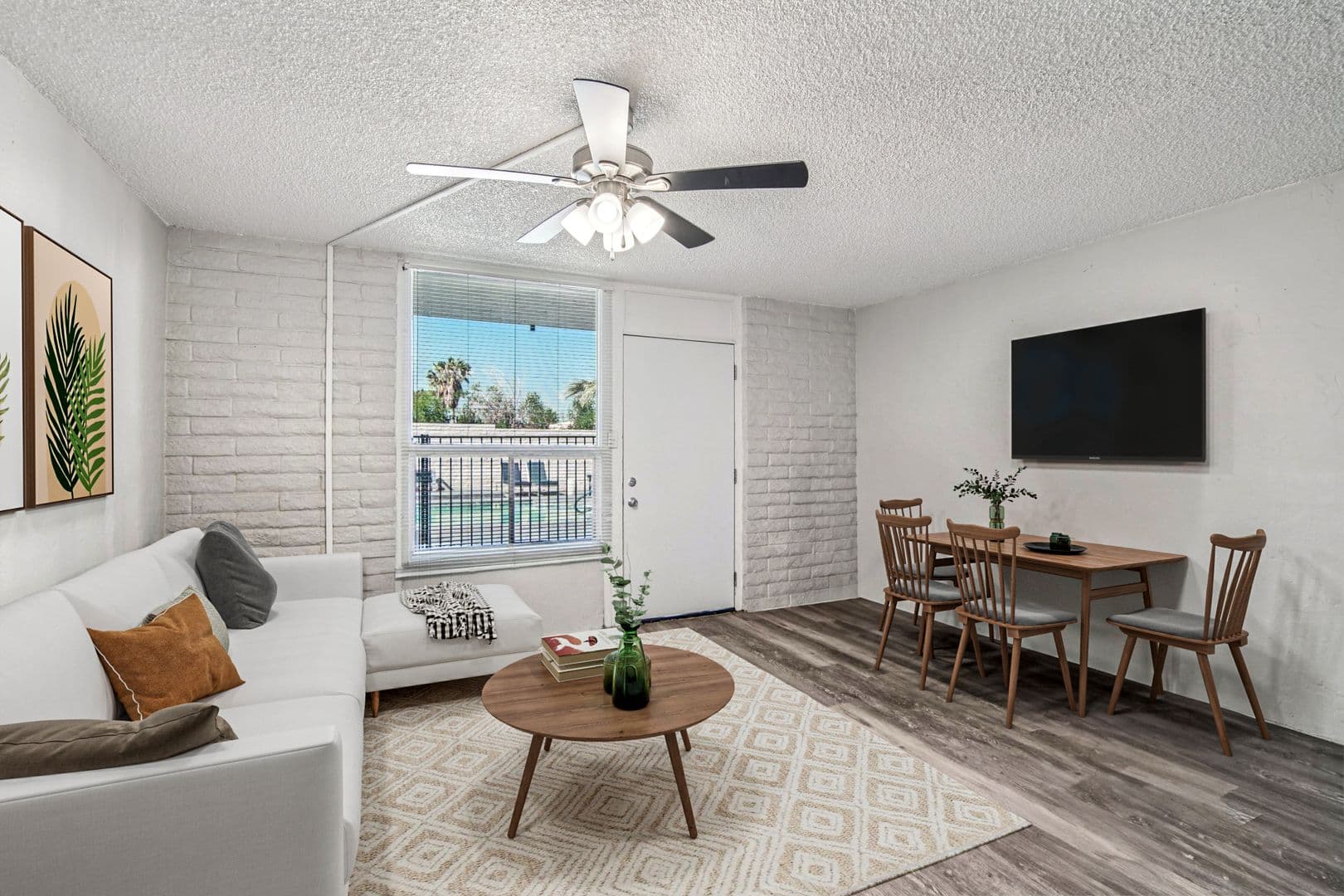 Phoenix Apartment: 2735 E. Thomas Rd.
