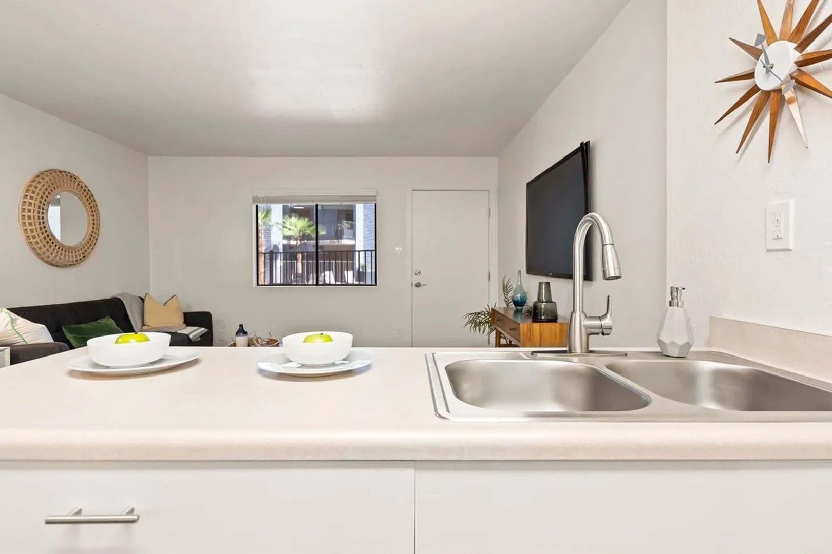Phoenix Apartment: 1350 E Thomas Rd.