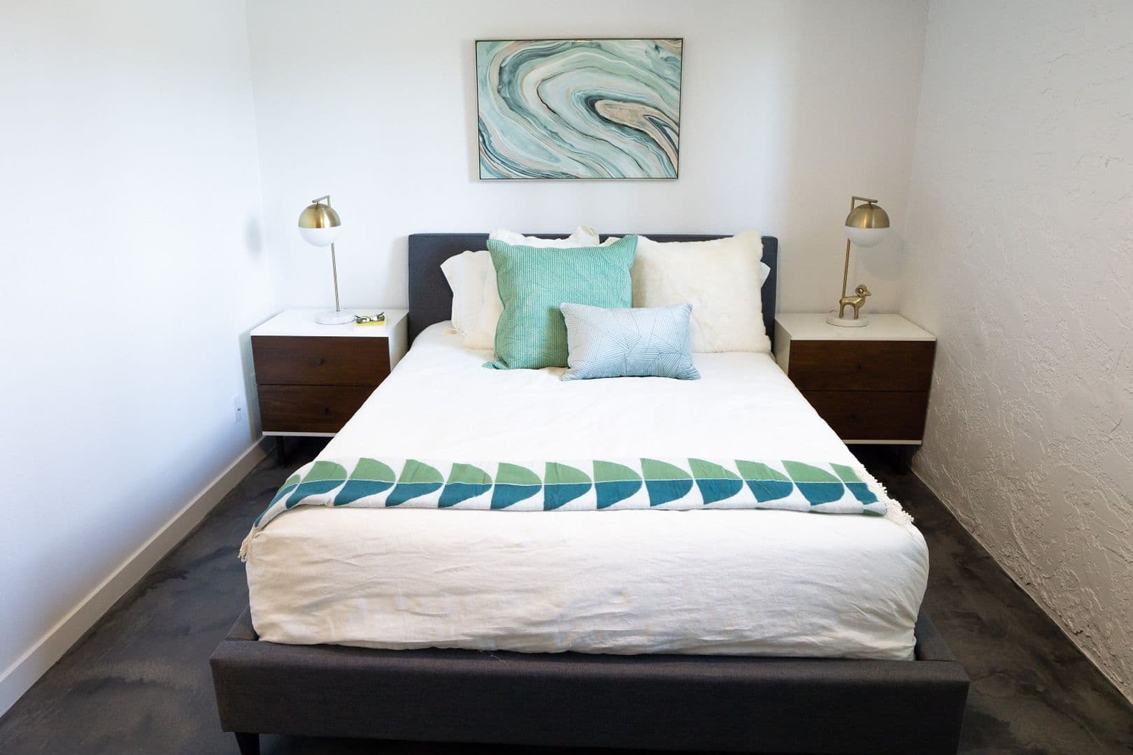 Phoenix Apartment: 3211 E Pinchot Ave