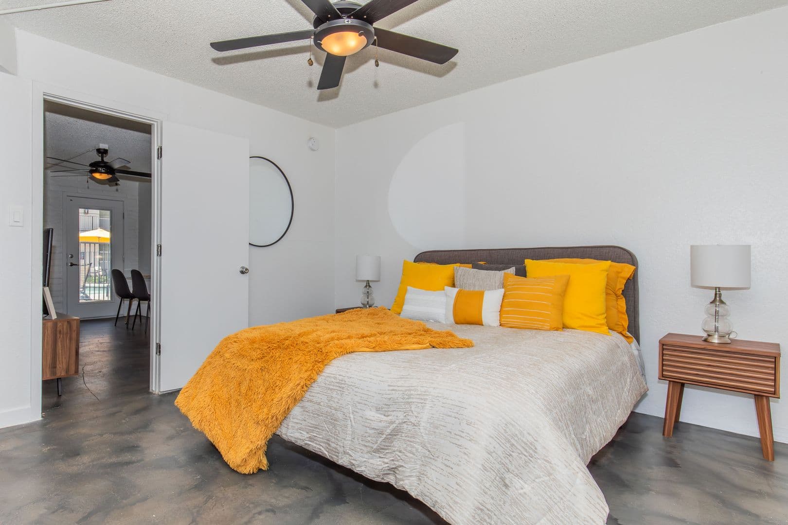 Phoenix Apartment: 3211 E Pinchot Ave