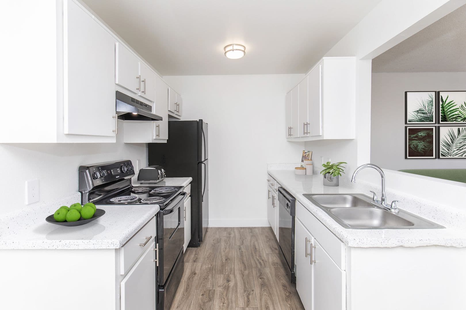 Phoenix Apartment: 40 E Sunland Ave