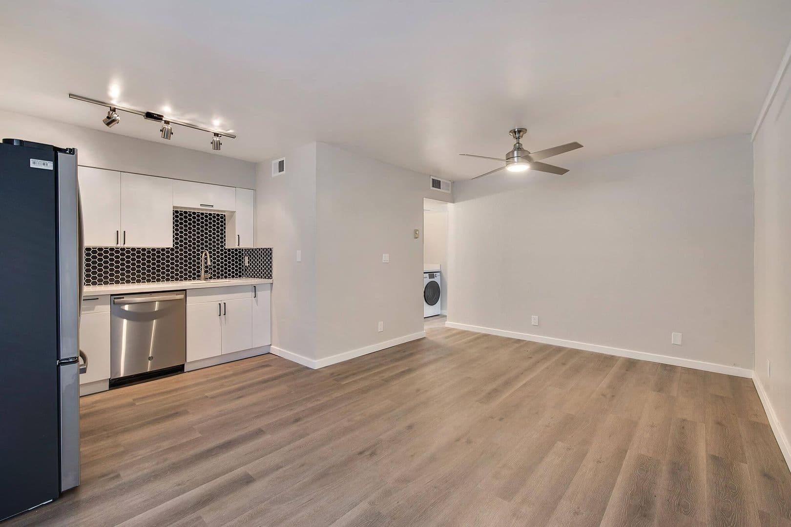 Phoenix Apartment: 6060 N 7th St