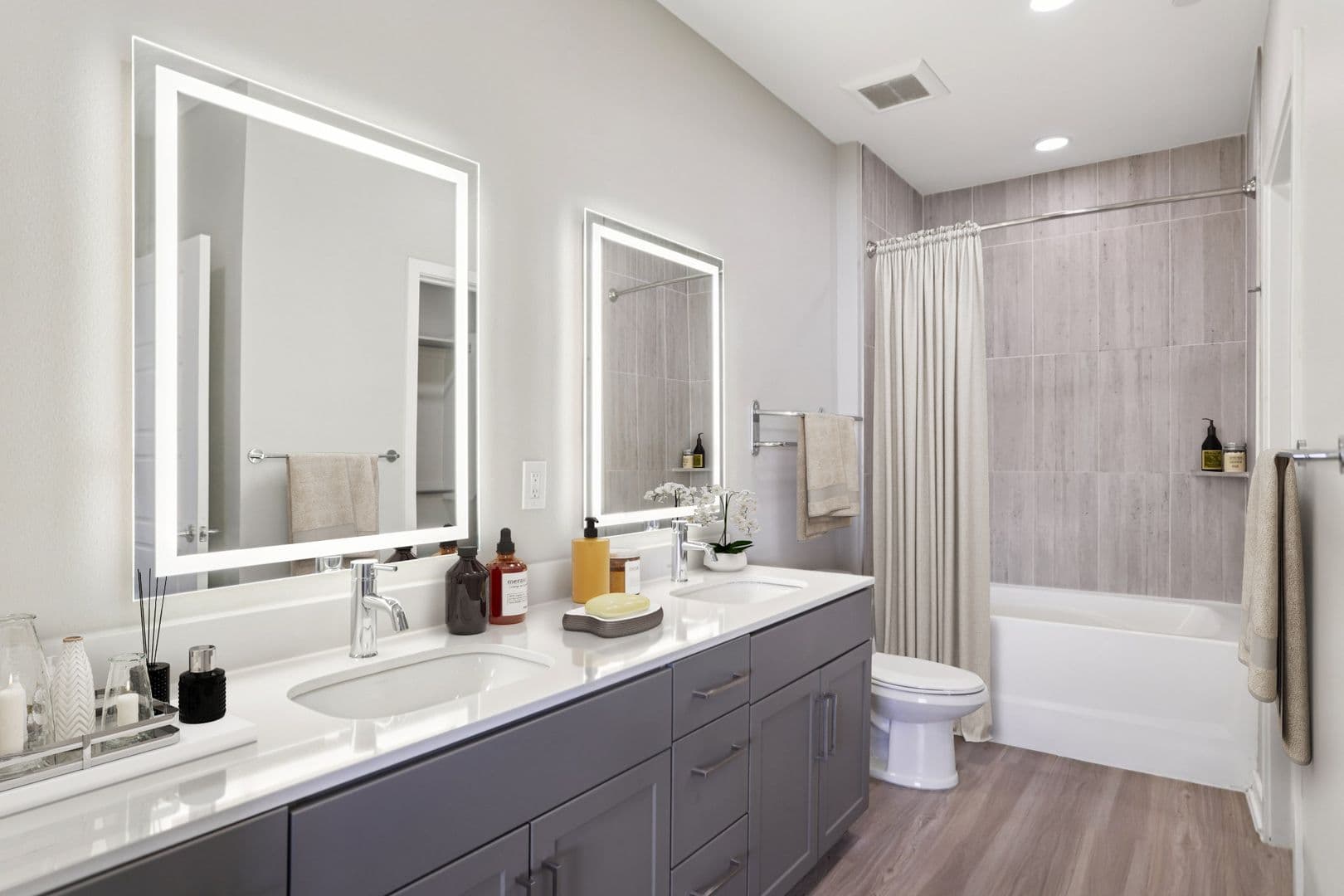 Phoenix Apartment: 777 E Stella Ln.