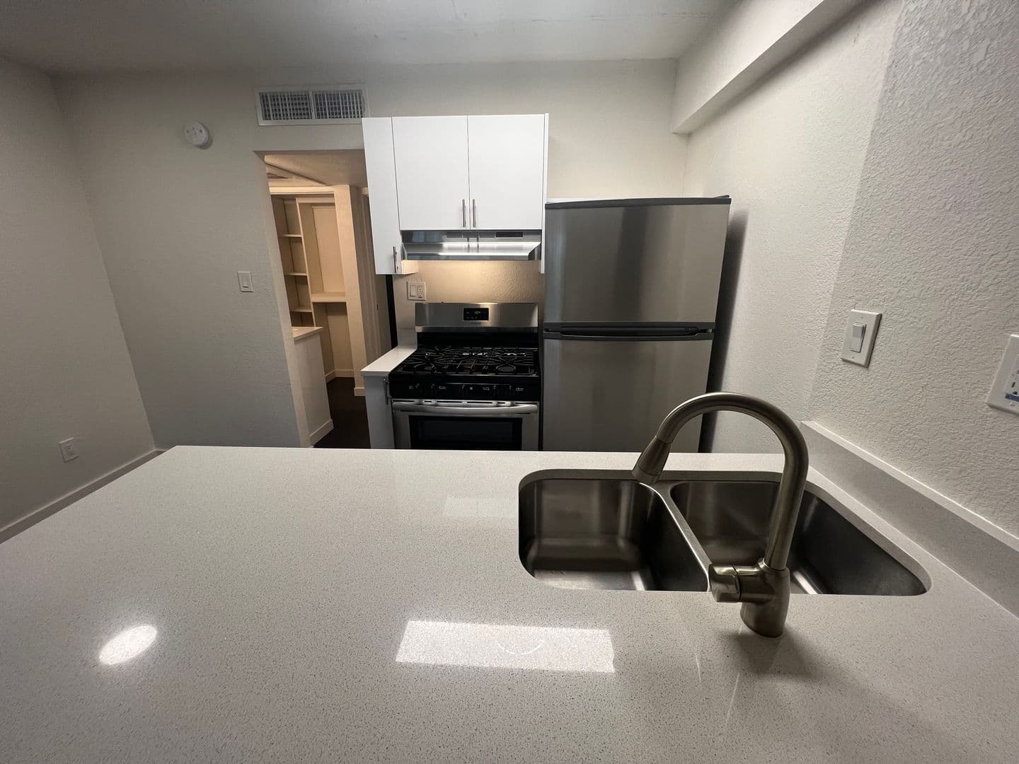 Phoenix Apartment: 1350 E Thomas Rd.
