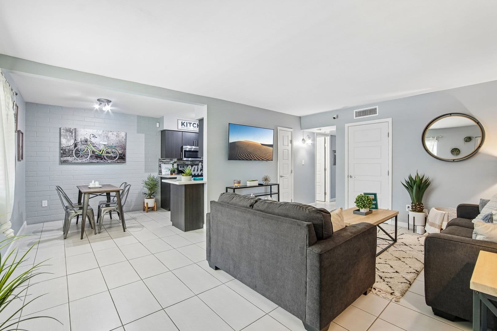 Phoenix Apartment: 1220 N 44th St.